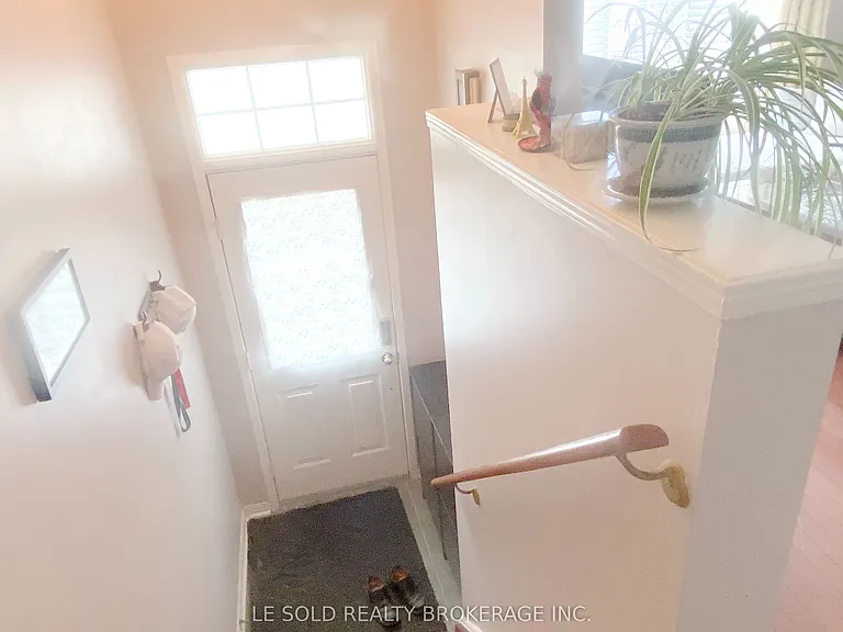 888 Scollard Ct — Photo 2