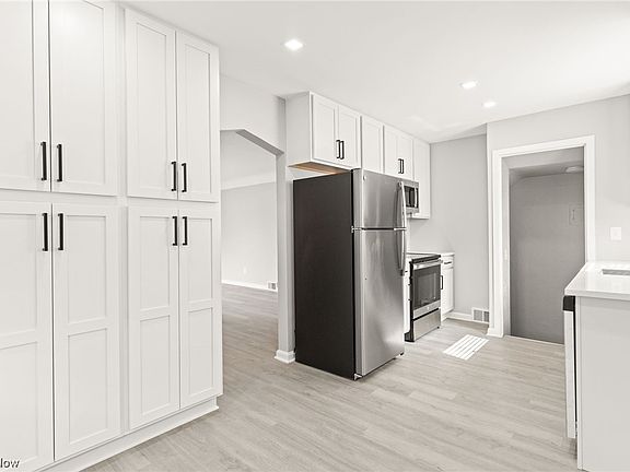 3rd image of 7902 Thornton Dr