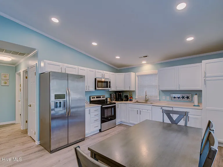 314 Charlotte Ave #SALTY KNIGHTS — Photo 4