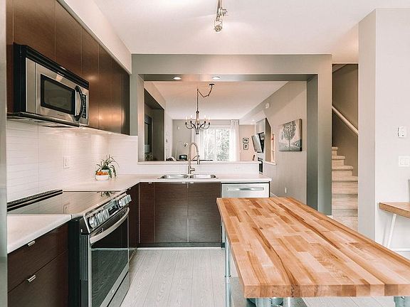 4th image of 102 Fraser St #30