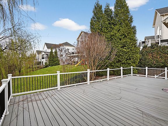 4th image of 43286 Canal Creek Pl