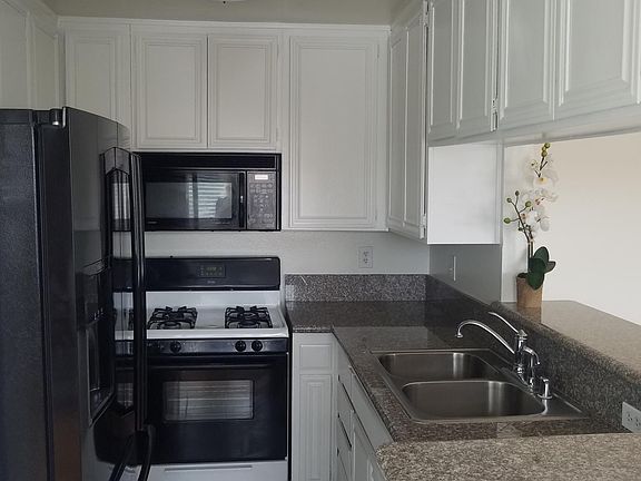 4th image of 11162 Camarillo St APT 301