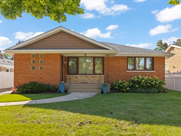 1944 Stratford Ave, Westchester, IL 60154