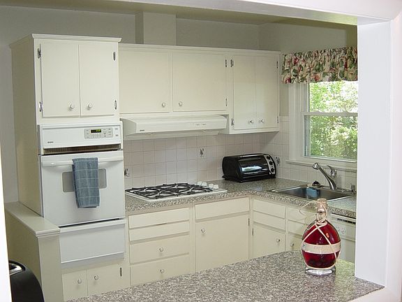 3rd image of 8815 Camfield Dr
