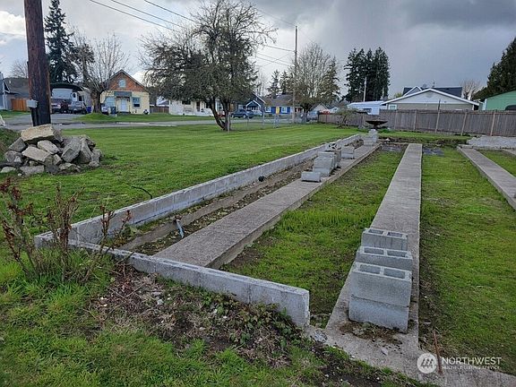 2nd image of 506 Corrin Avenue SE