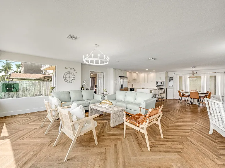 1110 S Banana River Dr — Photo 41
