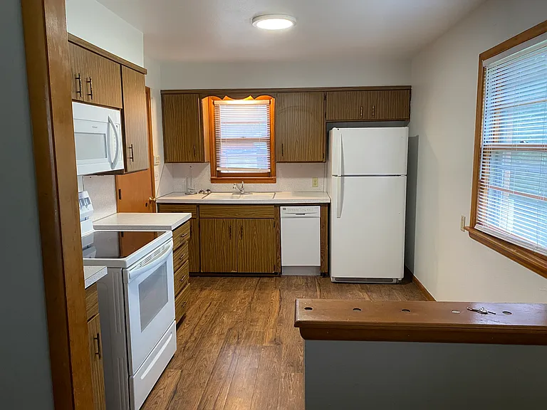 105 S Sherry Ave — Photo 6