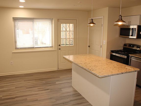 4th image of 403 E 8th St