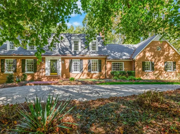 825 Buttonwood Dr, Winston Salem, NC 27104