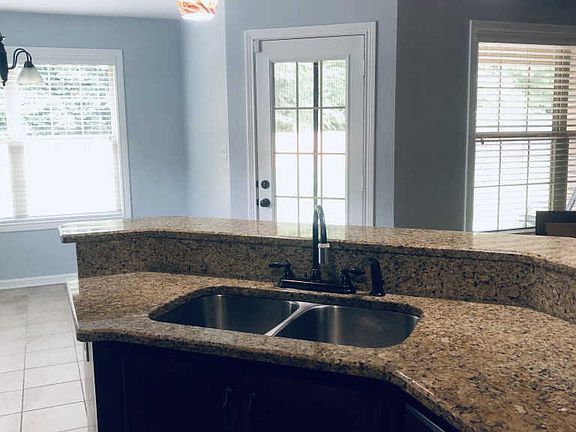 3rd image of 1180 Freedom Dr