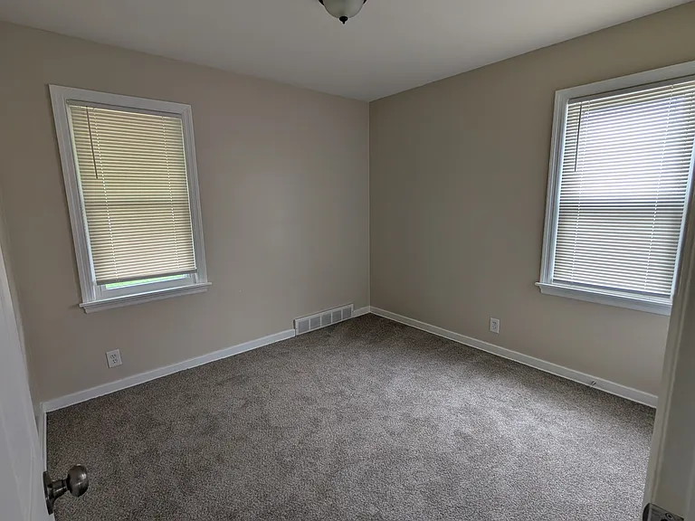 807 Thurman St — Photo 9