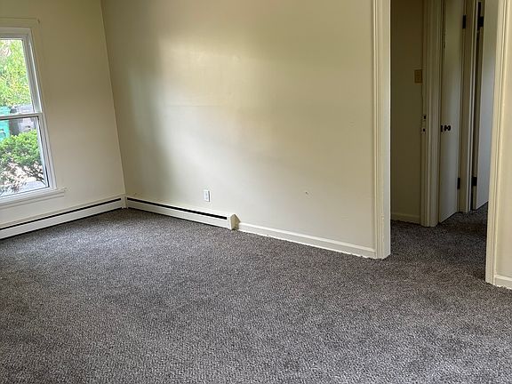 2nd image of 628 Cayuga Dr #4