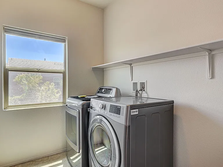 9522 Vega Carpio Ave — Photo 41