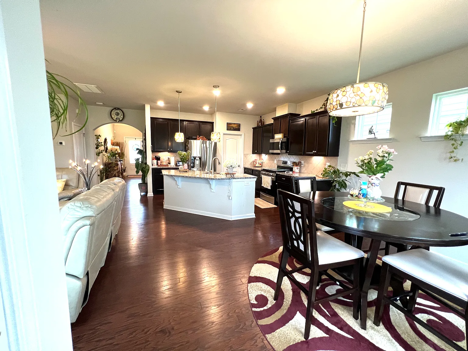 5 bed, 2688 sqft, $3,100 — Photo 3