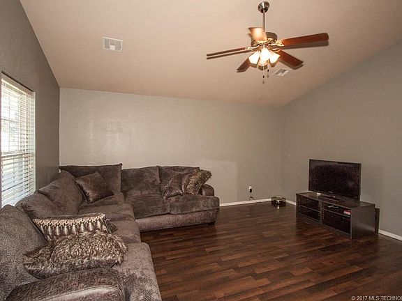 5th image of 8933 S 257th Pl E