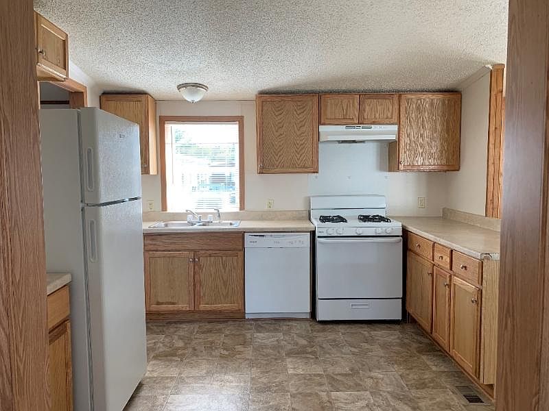 1st image of 165 Blue Spruce Ln #165