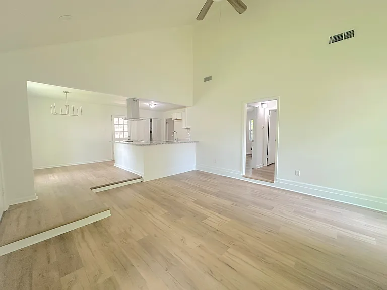 17235 Terrance Ave — Photo 2