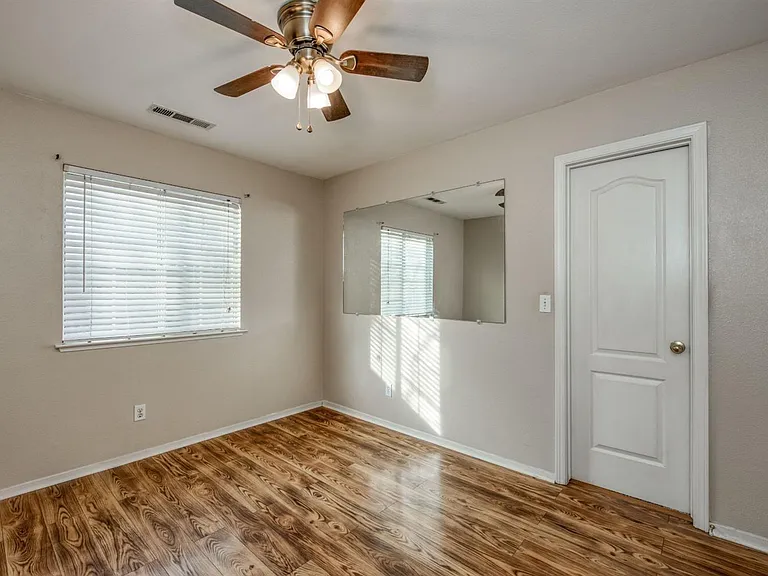 2559 E Dennis Ave — Photo 17