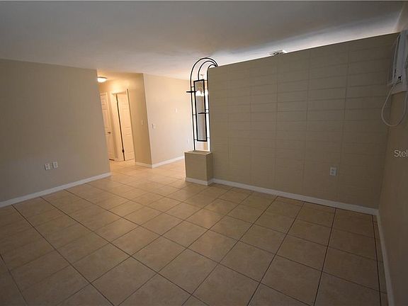 5th image of 3172 Englewood Dr