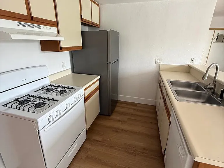 1321 N Vista St #206 — Photo 3