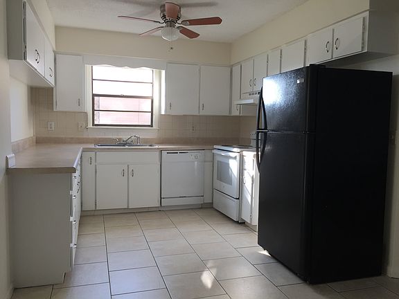 3rd image of 211 Poinciana Ave