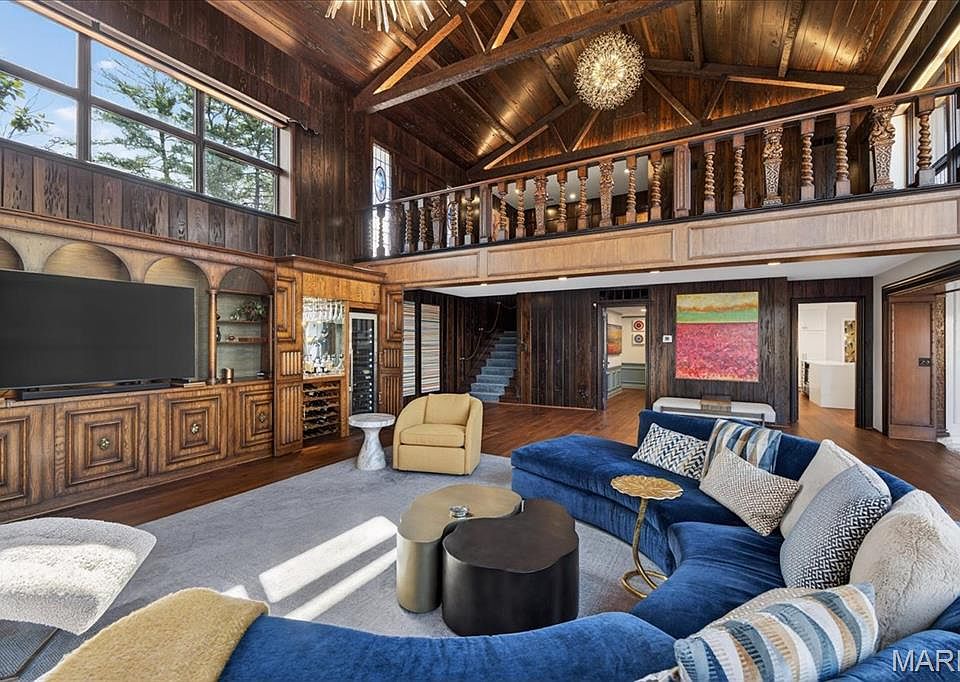 7th image of 10 Vouga Ln