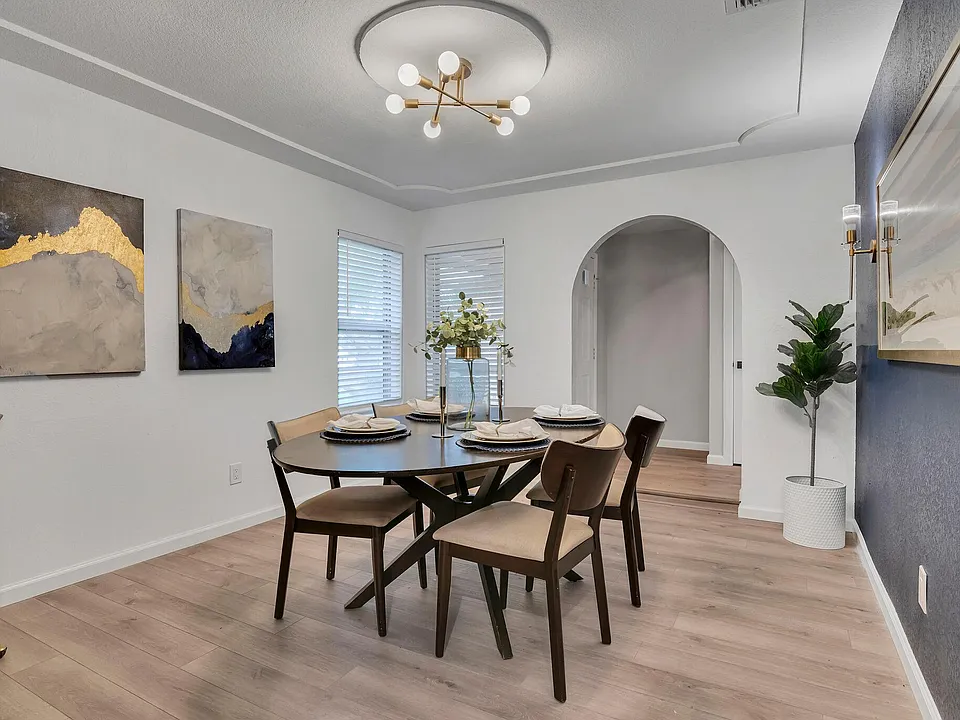 305 Northglen Dr