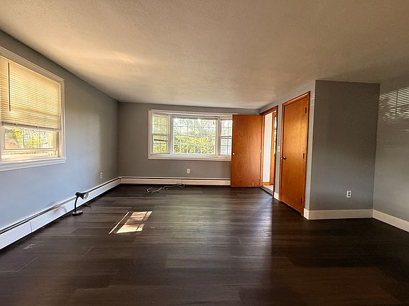 4th image of 145 Oak Crest Dr