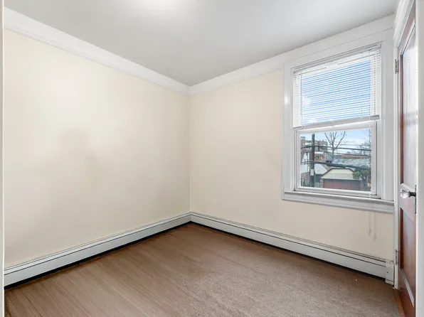 84-22 Daniels Street image 12 of 26