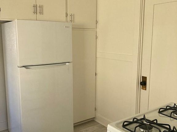 4th image of 3050 Olive St