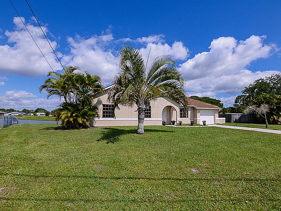 Home For Sale In Port Saint Lucie