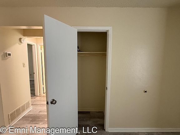 5th image of 205 Oak Trail Dr APT B