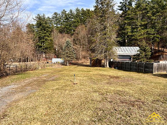 5th image of 19 Burt Ln