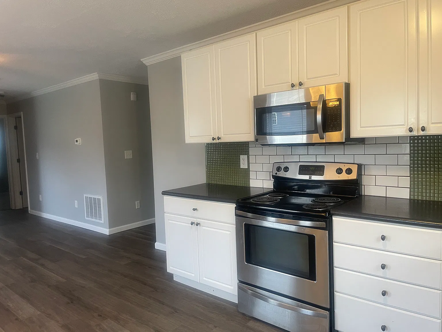 3 bed, 1038 sqft, $1,650 — Photo 3