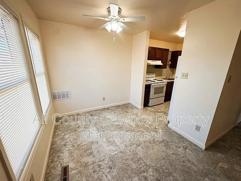 2 bed, 1.0 bath, $1,250 — Photo 3