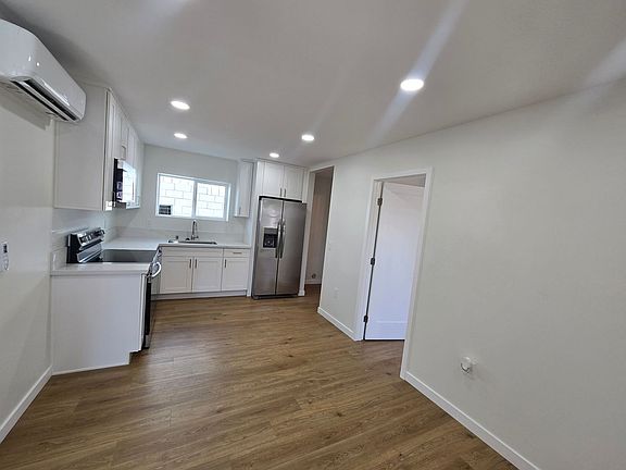 2nd image of 2410-2414 33rd St