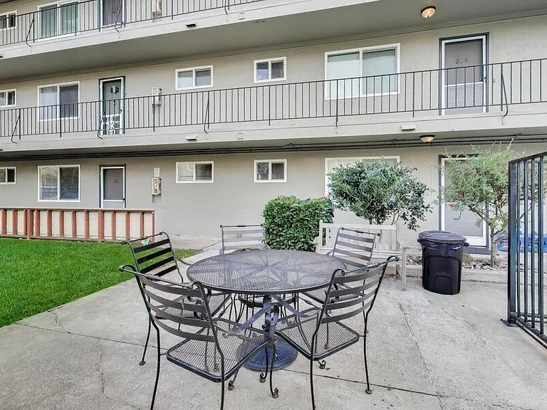 1701 Shoreline Drive — Photo 17