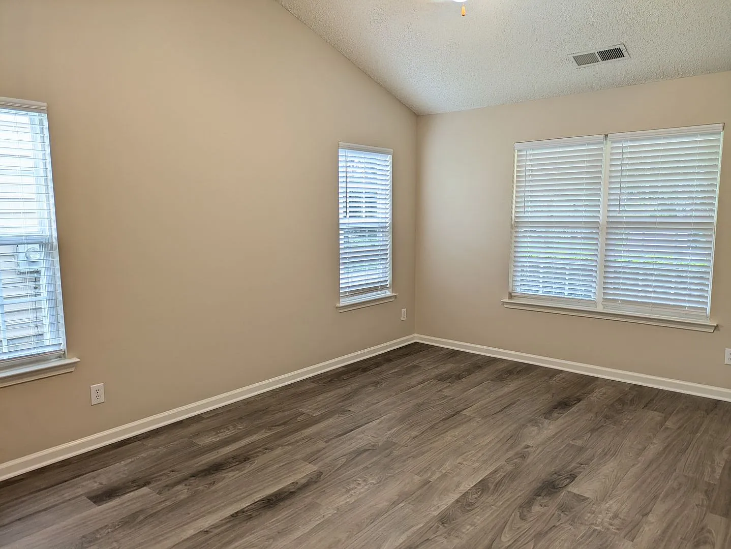 3 Bedroom Ranch in Tara's Trace! — Photo 3