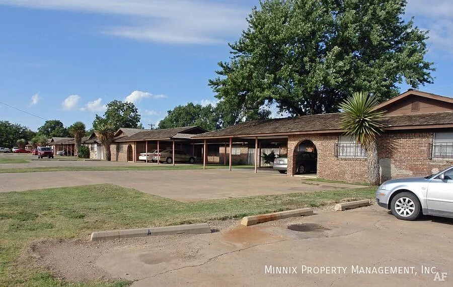 2 bed, 1.0 bath, 740 sqft, $850 — Photo 1