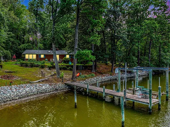 818 Forest Green Rd, Reedville, VA 22539