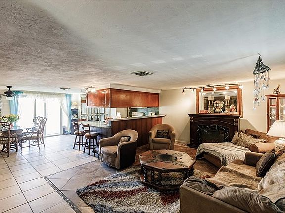 4th image of 806 Perkins Ln
