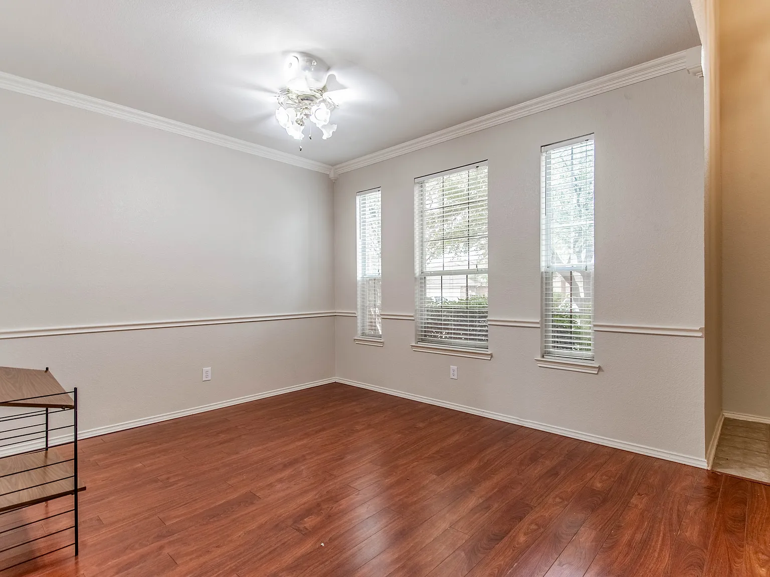 4 bed, 2.5 bath, 2308 sqft, $2,300 — Photo 2