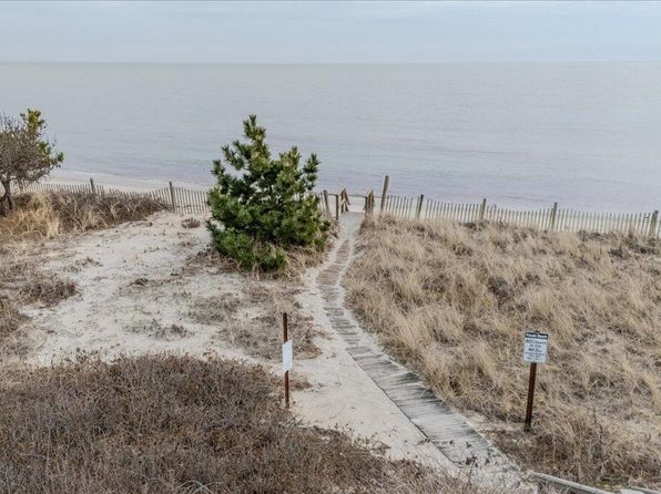 19 Riverway, West Harwich, MA 02671