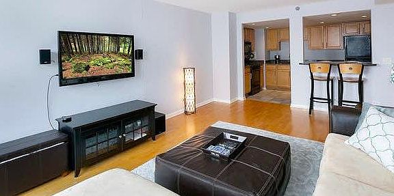 5th image of 1250 N La Salle Dr APT 1710