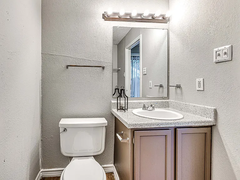 Windsor Place Townhomes — Photo 12