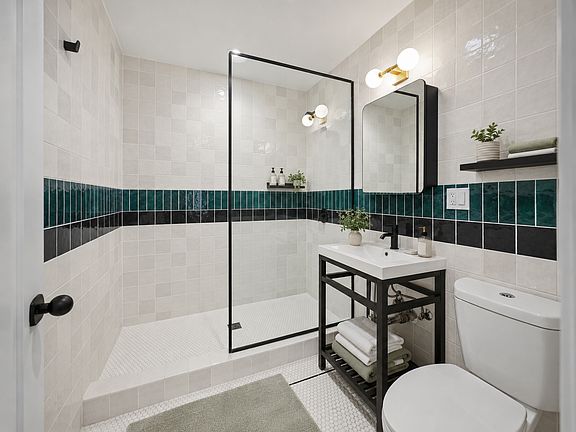 5th image of 3014-3018 4th St #B1