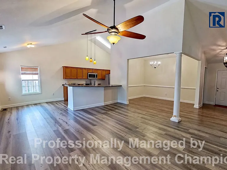 1734 Heatherstone Ln — Photo 3