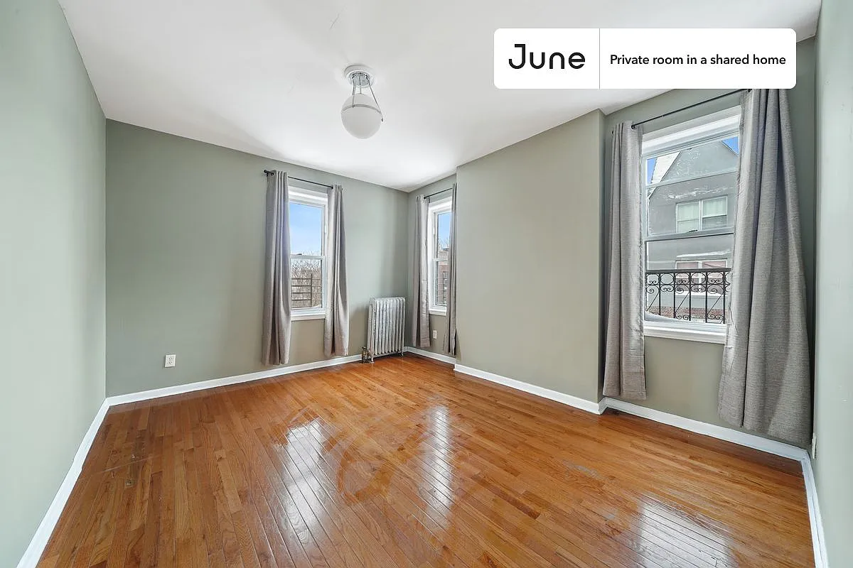 Building Photo - 327 E 22nd St #A
