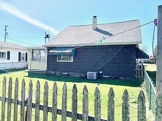 3rd image of 526 Earl Ave