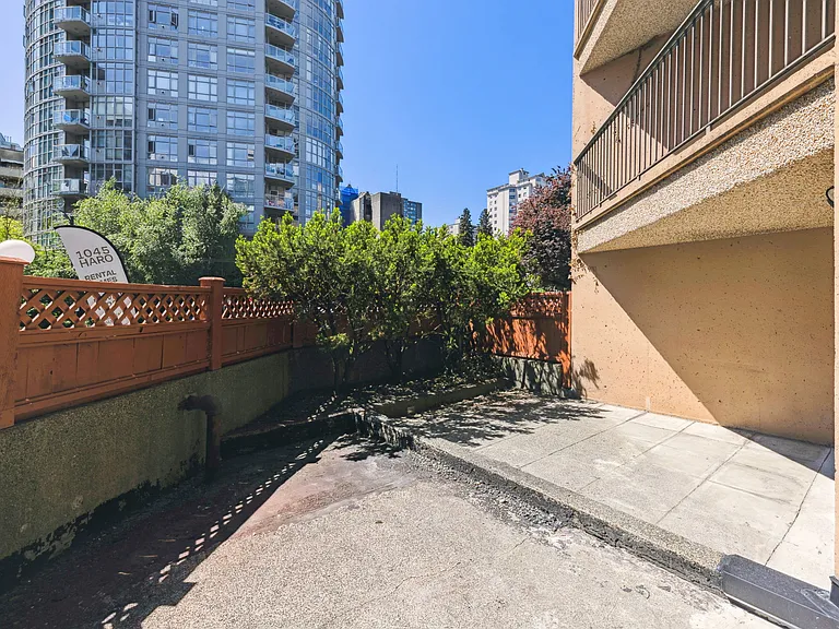 1045 Haro St — Photo 62